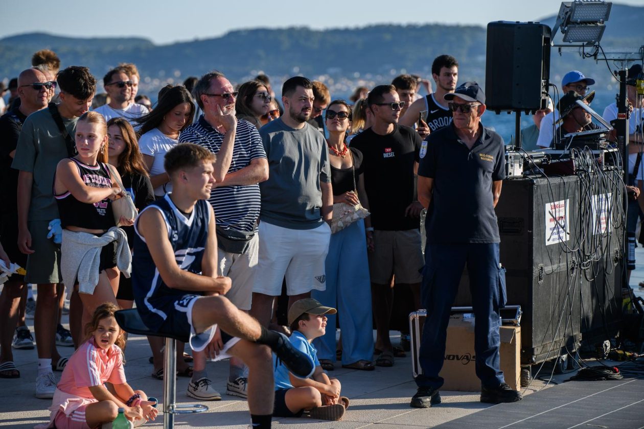 Europska turneja Skechers – Own the Court @ Pozdrav suncu