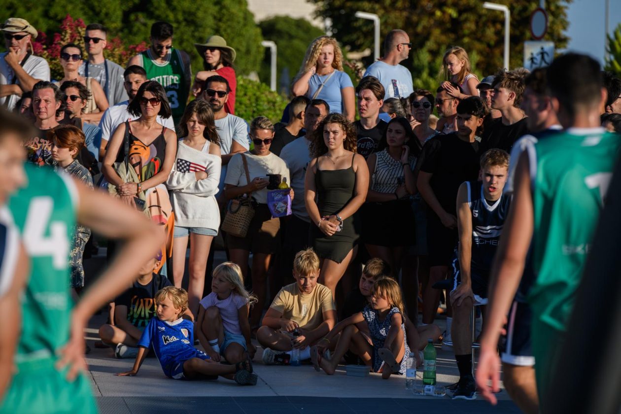 Europska turneja Skechers – Own the Court @ Pozdrav suncu