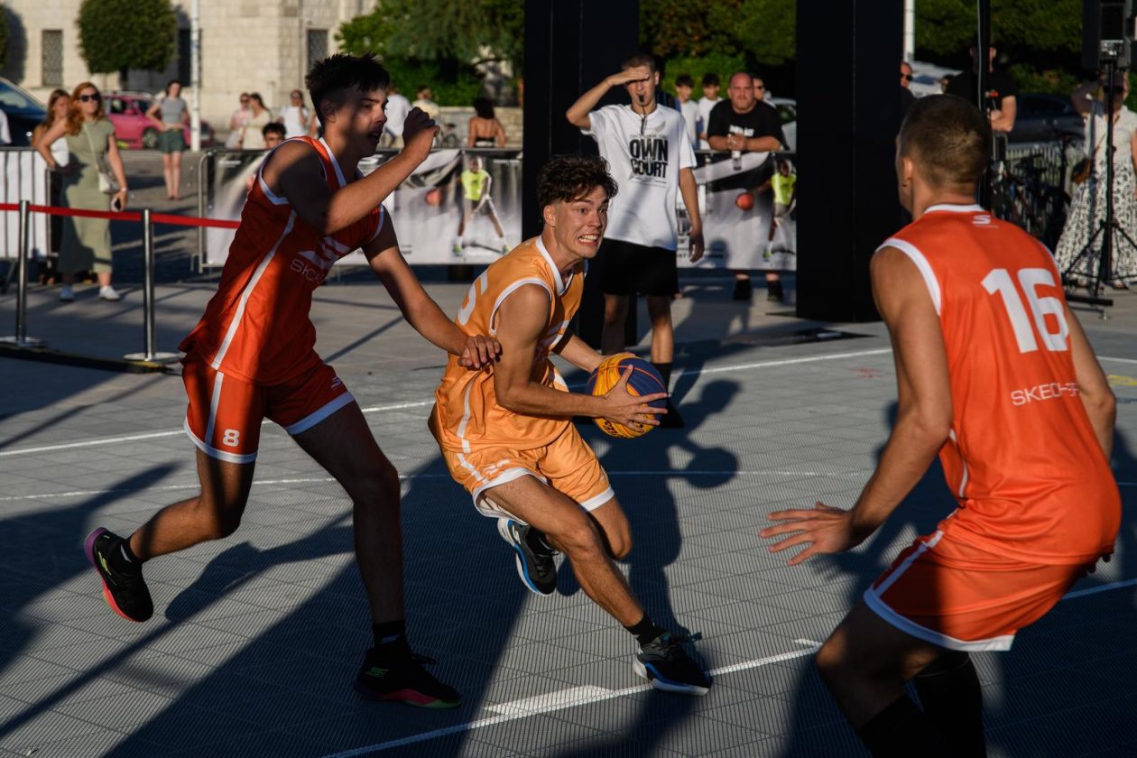 Europska turneja Skechers – Own the Court @ Pozdrav suncu