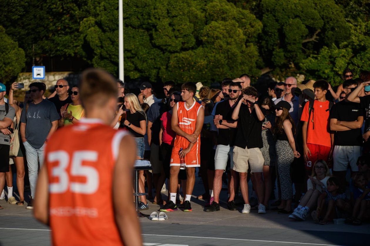 Europska turneja Skechers – Own the Court @ Pozdrav suncu