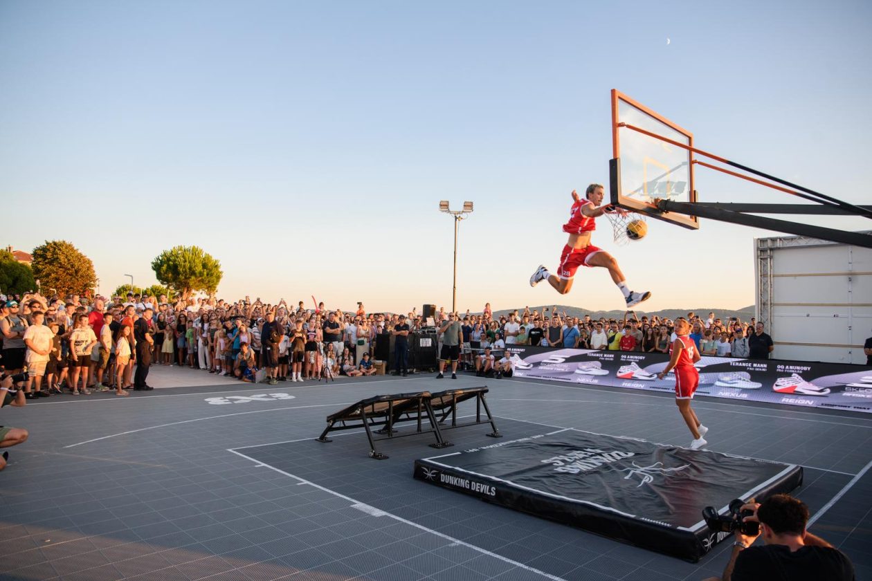 Europska turneja Skechers – Own the Court @ Pozdrav suncu
