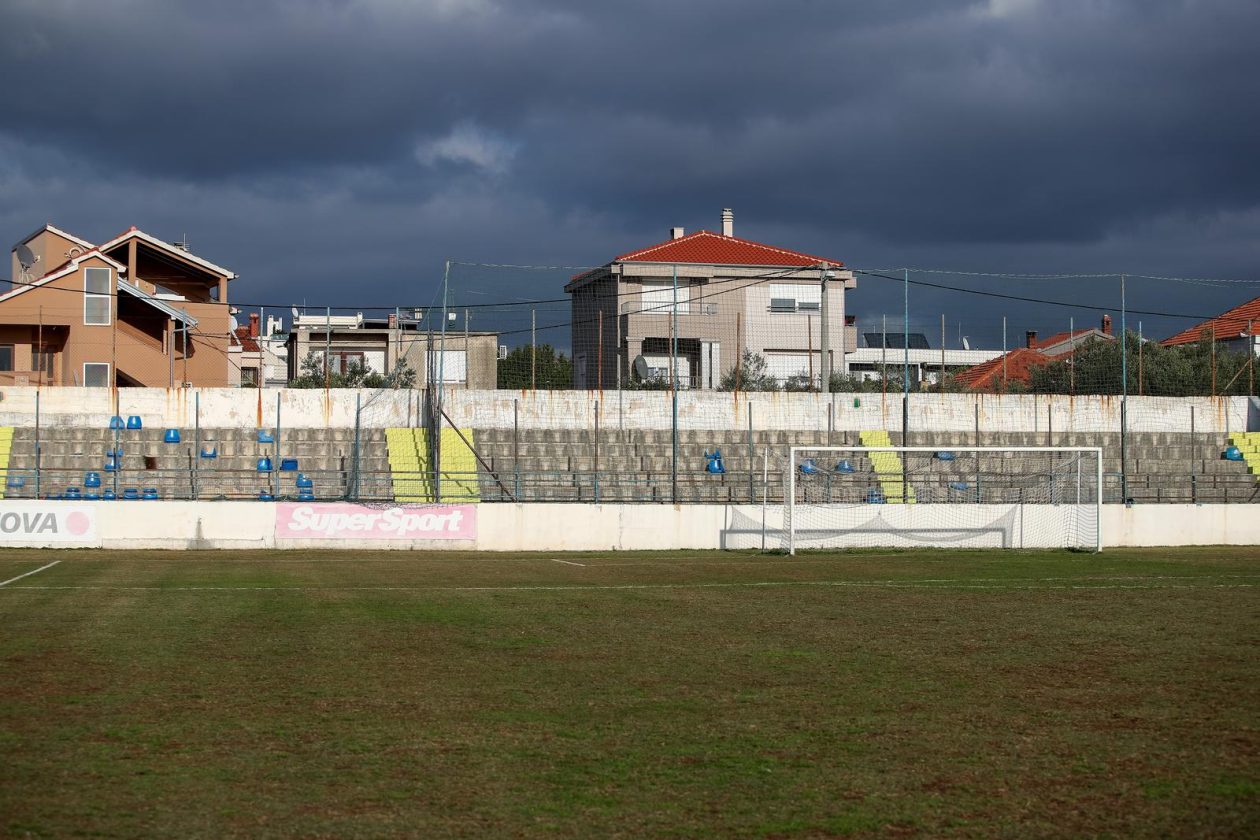 Stadion na Stanovima ostao bez dijela sjedalica i bez semafora