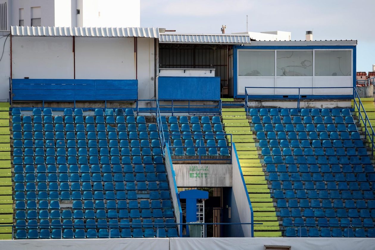 Stadion na Stanovima ostao bez dijela sjedalica i bez semafora