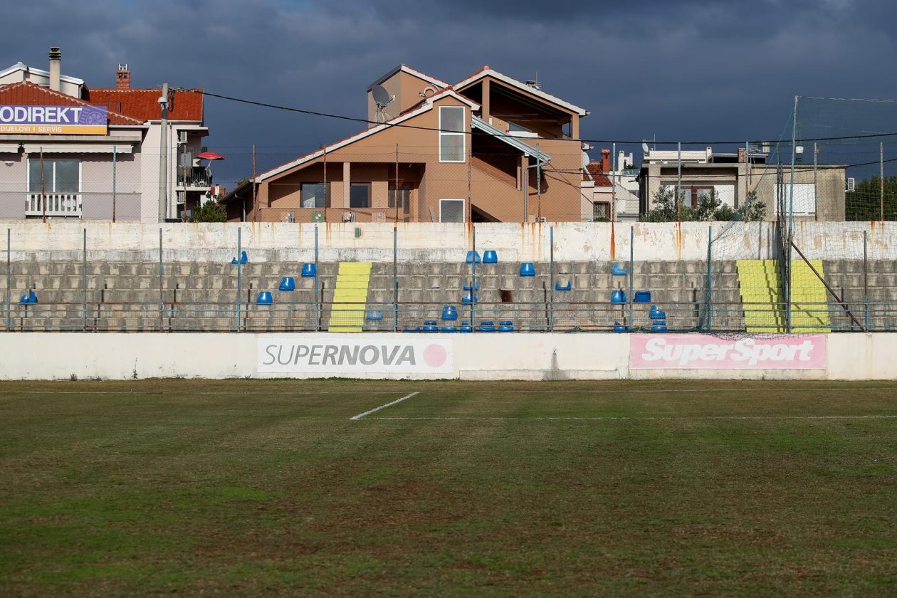 Stadion na Stanovima ostao bez dijela sjedalica i bez semafora