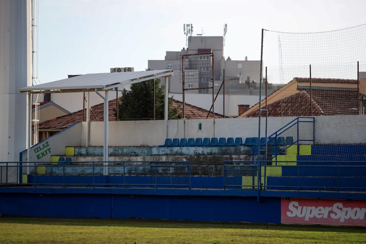 Stadion na Stanovima ostao bez dijela sjedalica i bez semafora