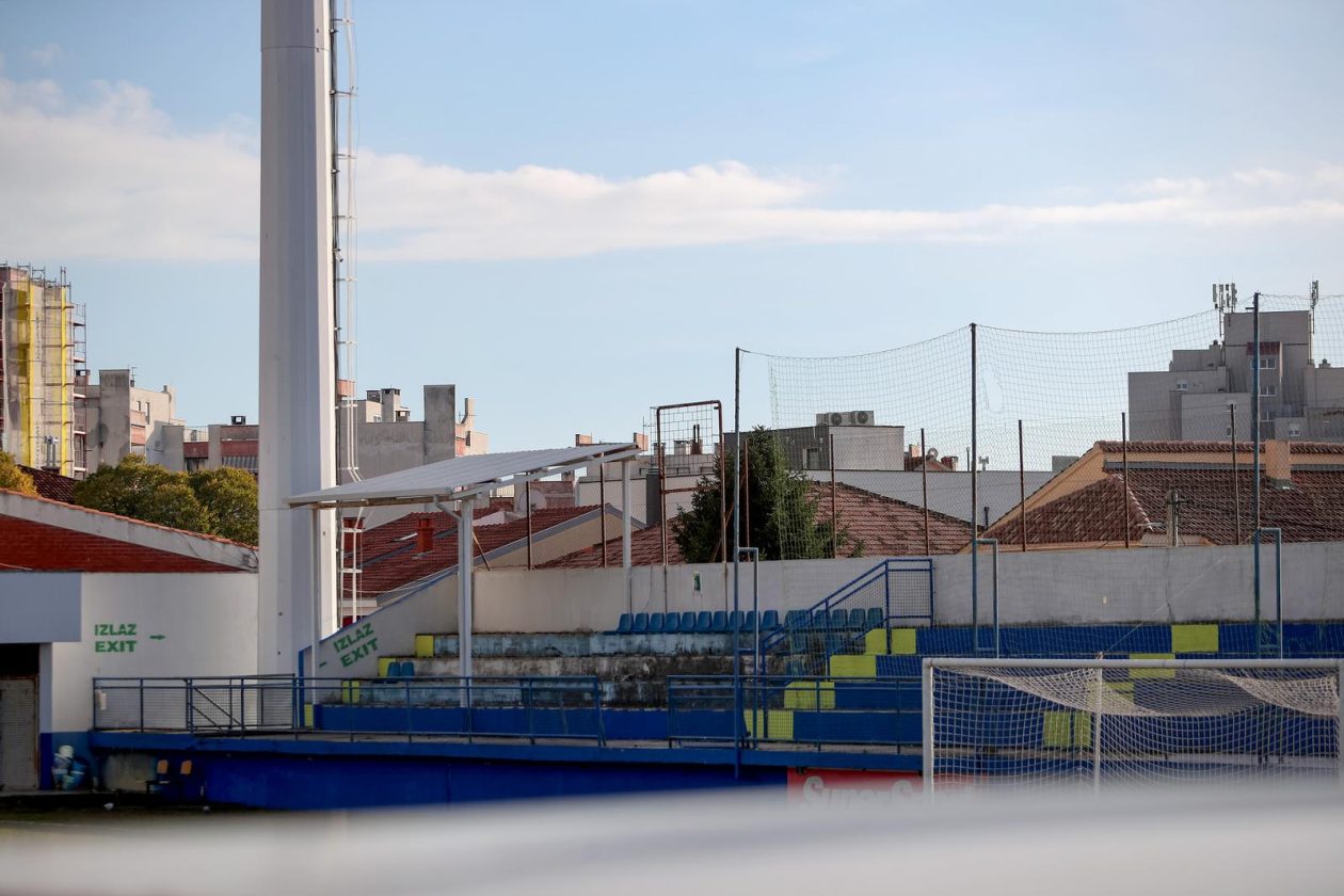 Stadion na Stanovima ostao bez dijela sjedalica i bez semafora