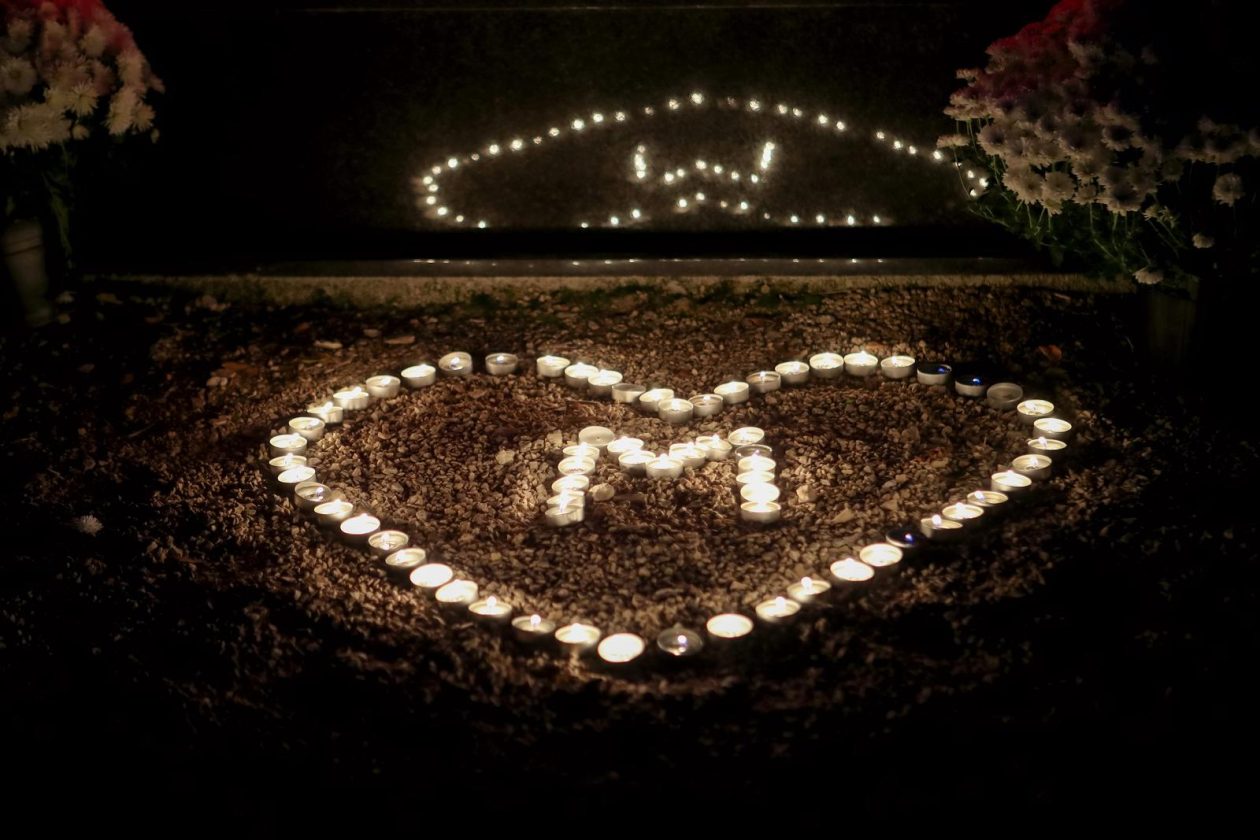 Zadar: Večernji pogled na Gradsko groblje na blagdan Svih svetih