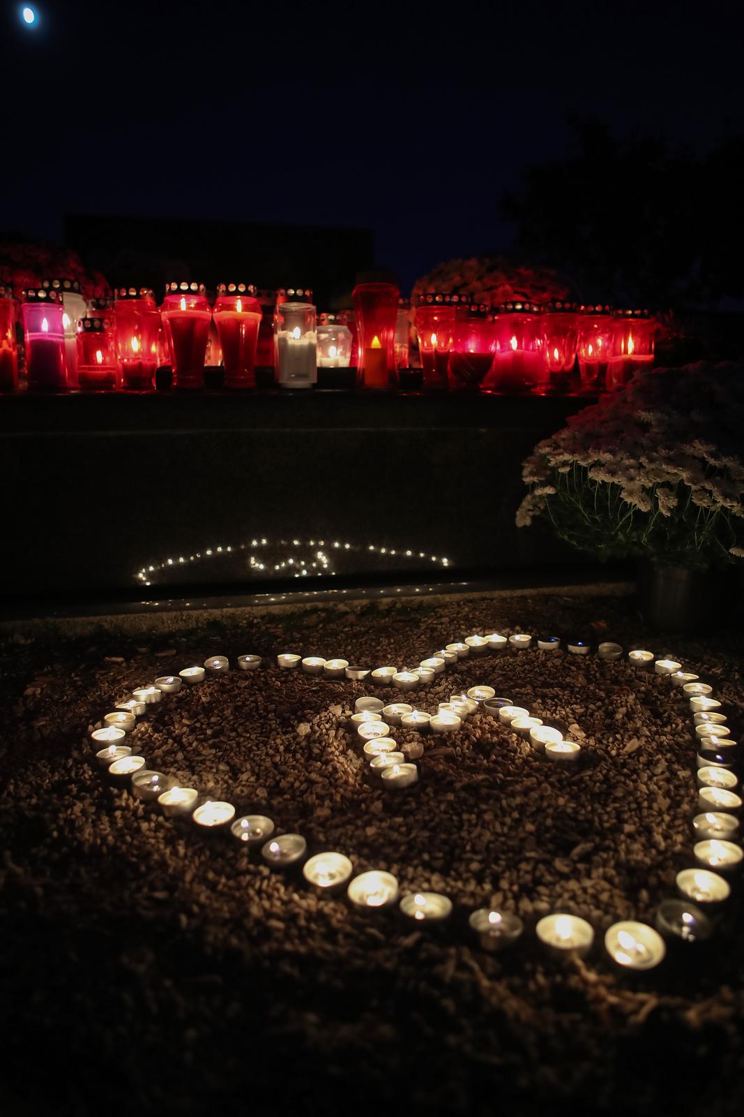 Zadar: Večernji pogled na Gradsko groblje na blagdan Svih svetih