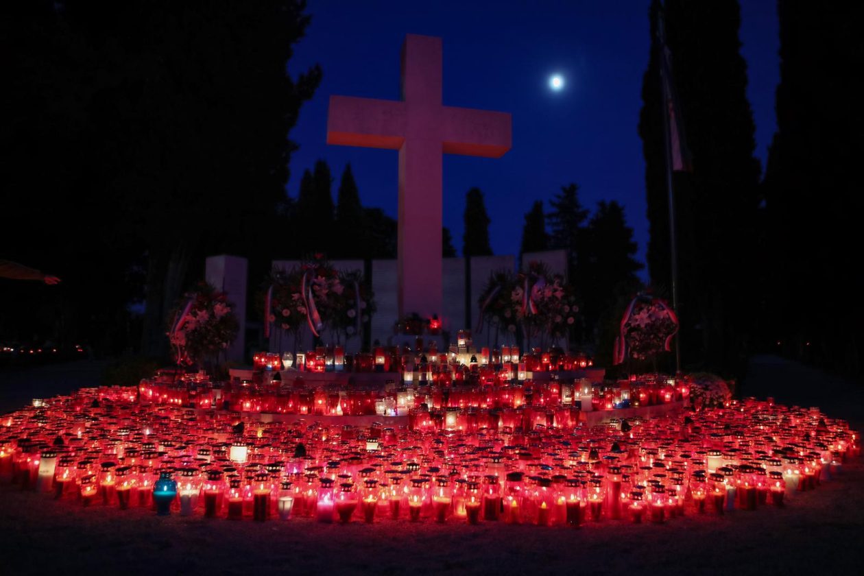 Zadar: Večernji pogled na Gradsko groblje na blagdan Svih svetih