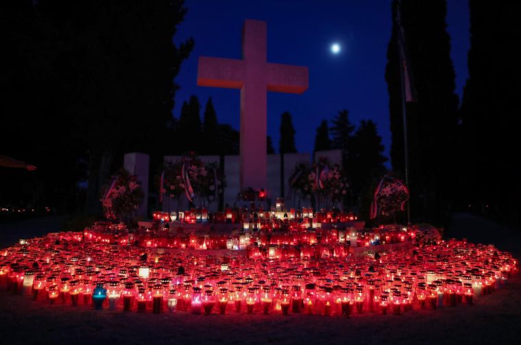 Zadar: Večernji pogled na Gradsko groblje na blagdan Svih svetih