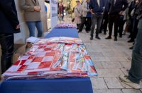 Podjela besplatnih zastava na Narodnom trgu