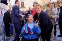 Podjela besplatnih zastava na Narodnom trgu