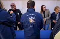 Podjela besplatnih zastava na Narodnom trgu