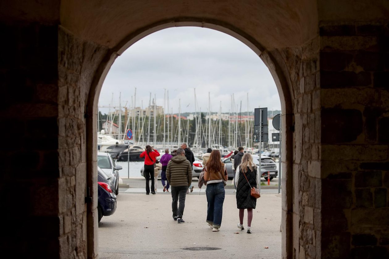 Oblačna nedjelja u gradu Zadru