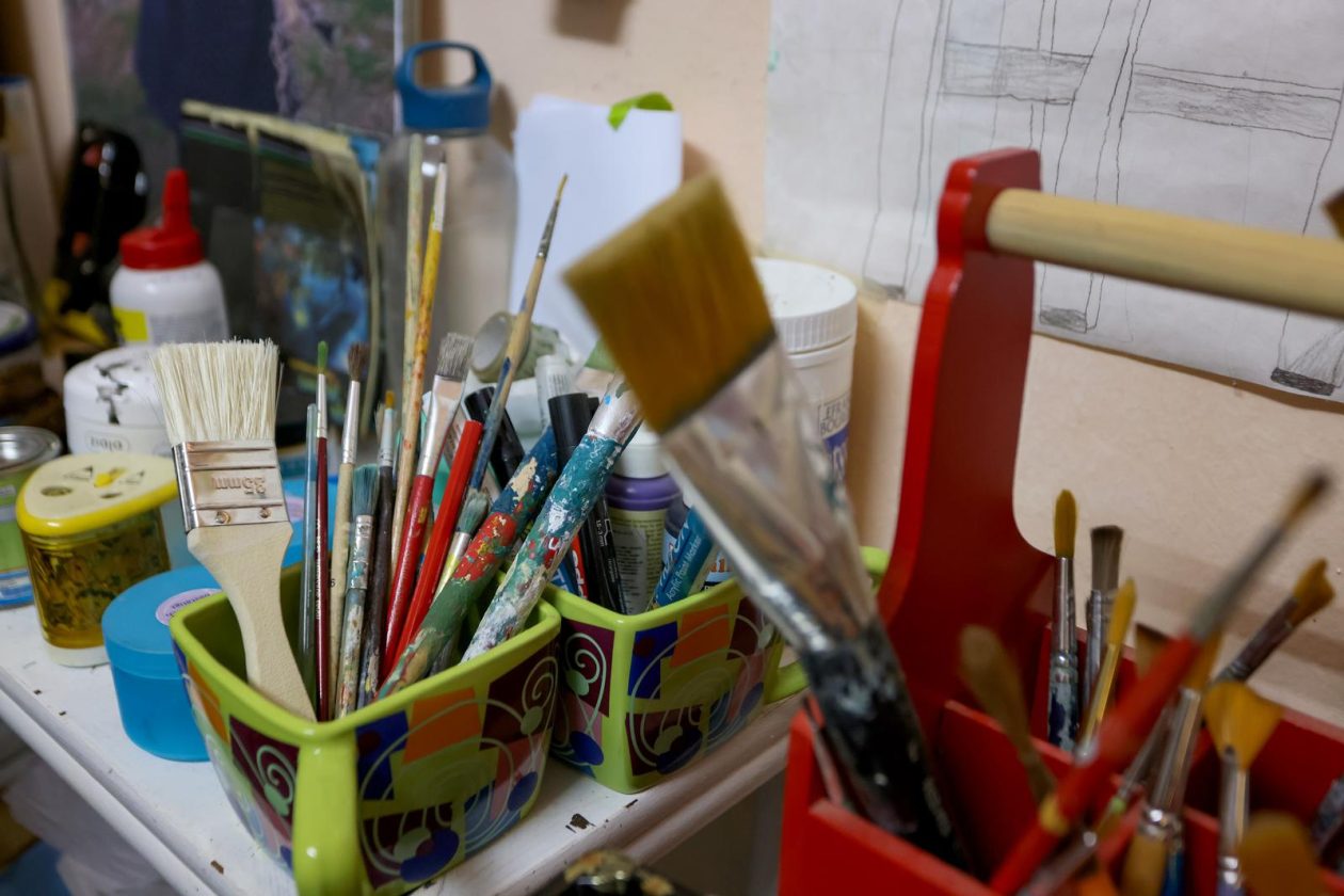 Zadar: Slikarica Bojana Vukojević izrađuje lutkice koje čuvaju duh Podvelebita