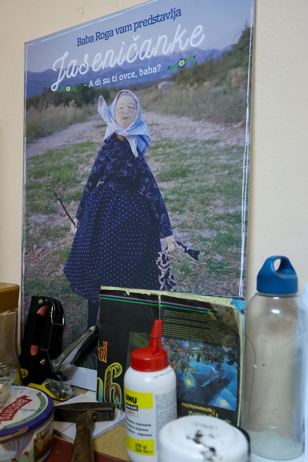 Zadar: Slikarica Bojana Vukojević izrađuje lutkice koje čuvaju duh Podvelebita