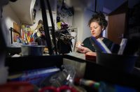 Zadar: Slikarica Bojana Vukojević izrađuje lutkice koje čuvaju duh Podvelebita