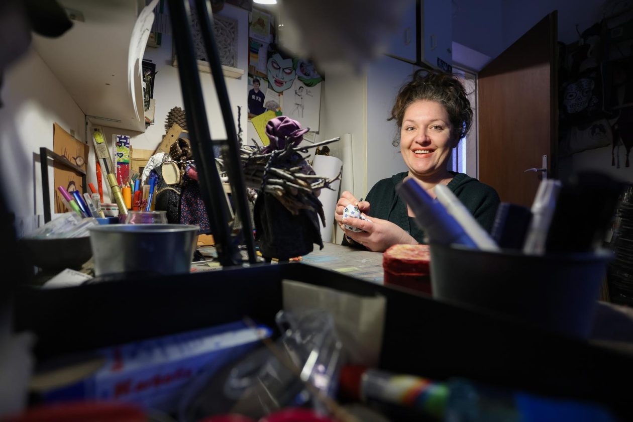 Zadar: Slikarica Bojana Vukojević izrađuje lutkice koje čuvaju duh Podvelebita