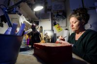 Zadar: Slikarica Bojana Vukojević izrađuje lutkice koje čuvaju duh Podvelebita