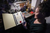 Zadar: Slikarica Bojana Vukojević izrađuje lutkice koje čuvaju duh Podvelebita