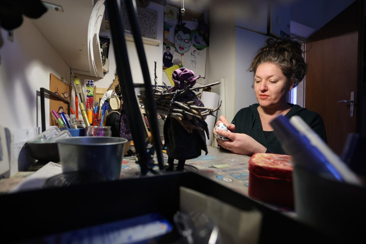 Zadar: Slikarica Bojana Vukojević izrađuje lutkice koje čuvaju duh Podvelebita