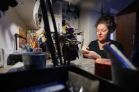 Zadar: Slikarica Bojana Vukojević izrađuje lutkice koje čuvaju duh Podvelebita