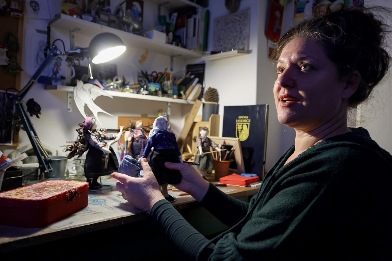 Zadar: Slikarica Bojana Vukojević izrađuje lutkice koje čuvaju duh Podvelebita