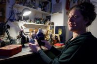 Zadar: Slikarica Bojana Vukojević izrađuje lutkice koje čuvaju duh Podvelebita