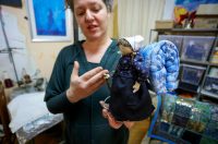 Zadar: Slikarica Bojana Vukojević izrađuje lutkice koje čuvaju duh Podvelebita