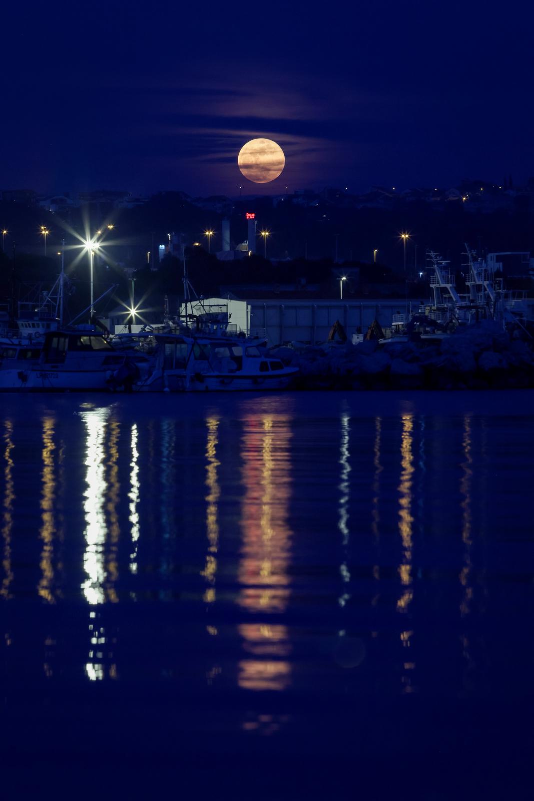 Zadar: Pun mjesec nad lukom Gaženica