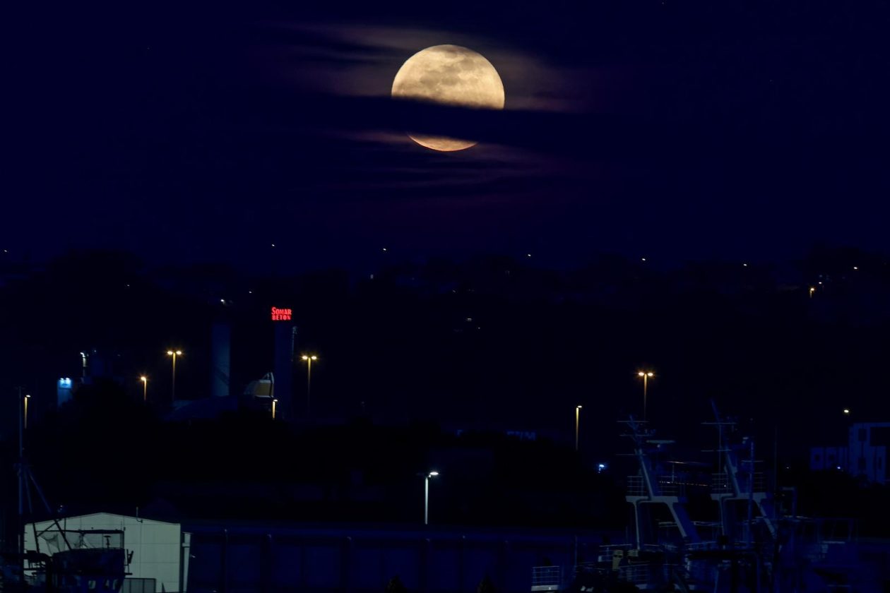Zadar: Pun mjesec nad lukom Gaženica
