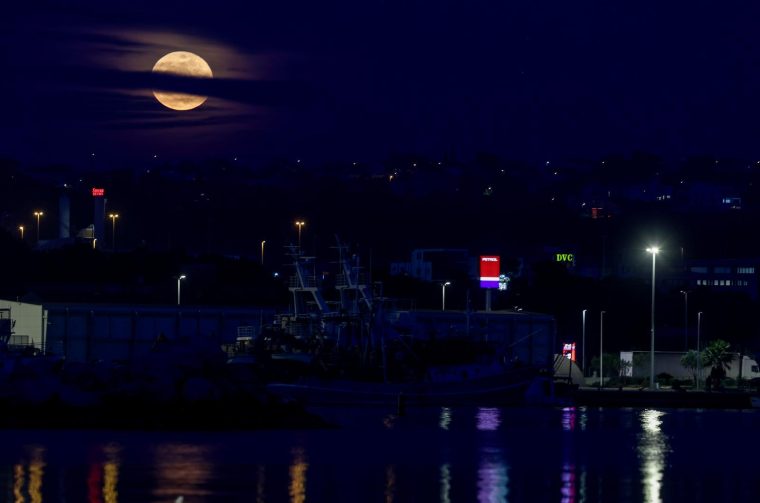 Zadar: Pun mjesec nad lukom Gaženica