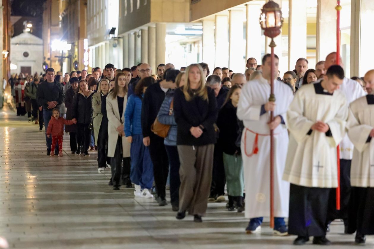 Zadar: Služba Muke Gospodnje u katedrali Sv. Stošije