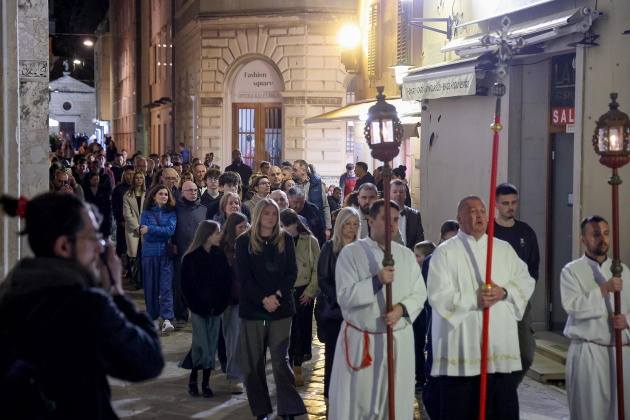 Zadar: Služba Muke Gospodnje u katedrali Sv. Stošije