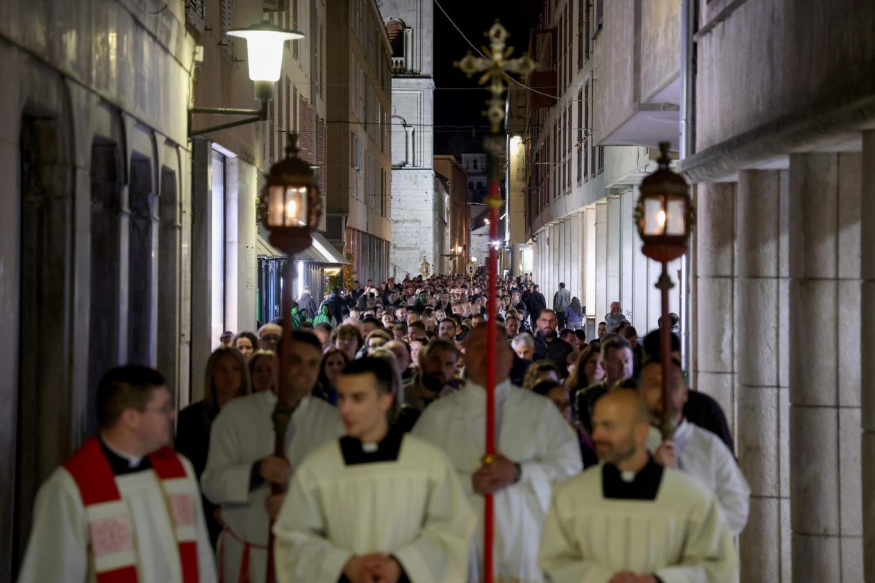 Zadar: Služba Muke Gospodnje u katedrali Sv. Stošije