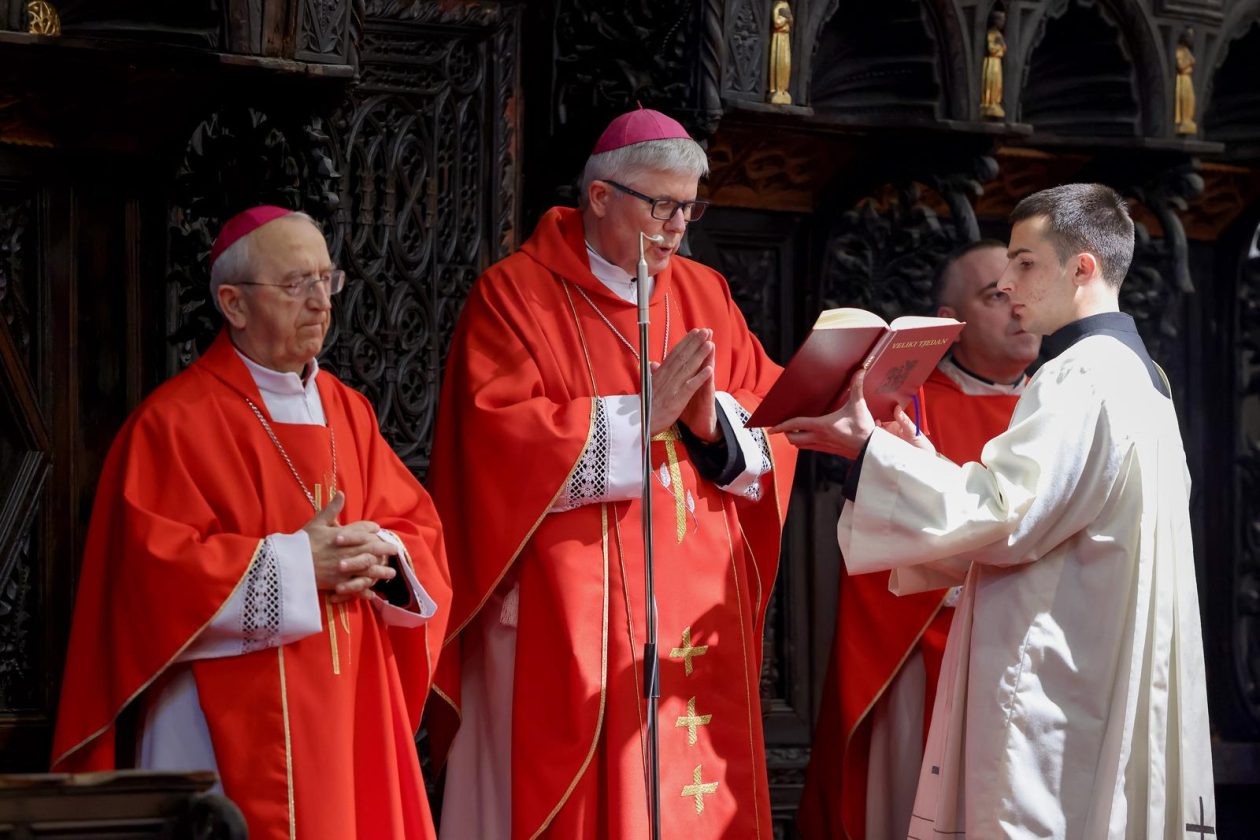 Zadar: Služba Muke Gospodnje u katedrali Sv. Stošije