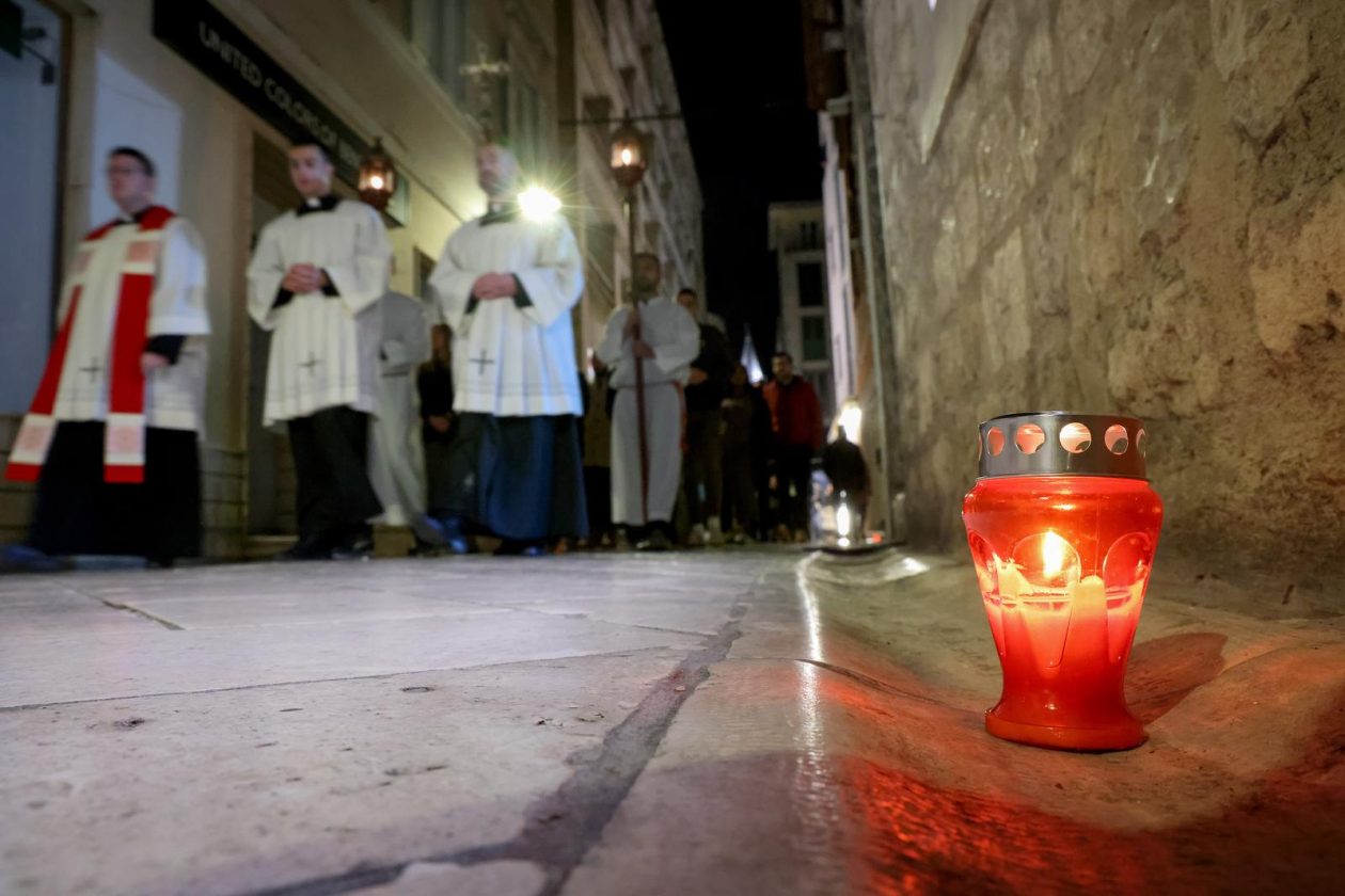 Zadar: Služba Muke Gospodnje u katedrali Sv. Stošije