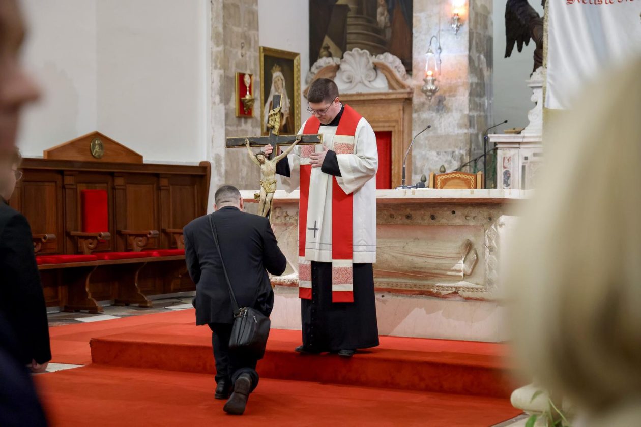 Zadar: Služba Muke Gospodnje u katedrali Sv. Stošije