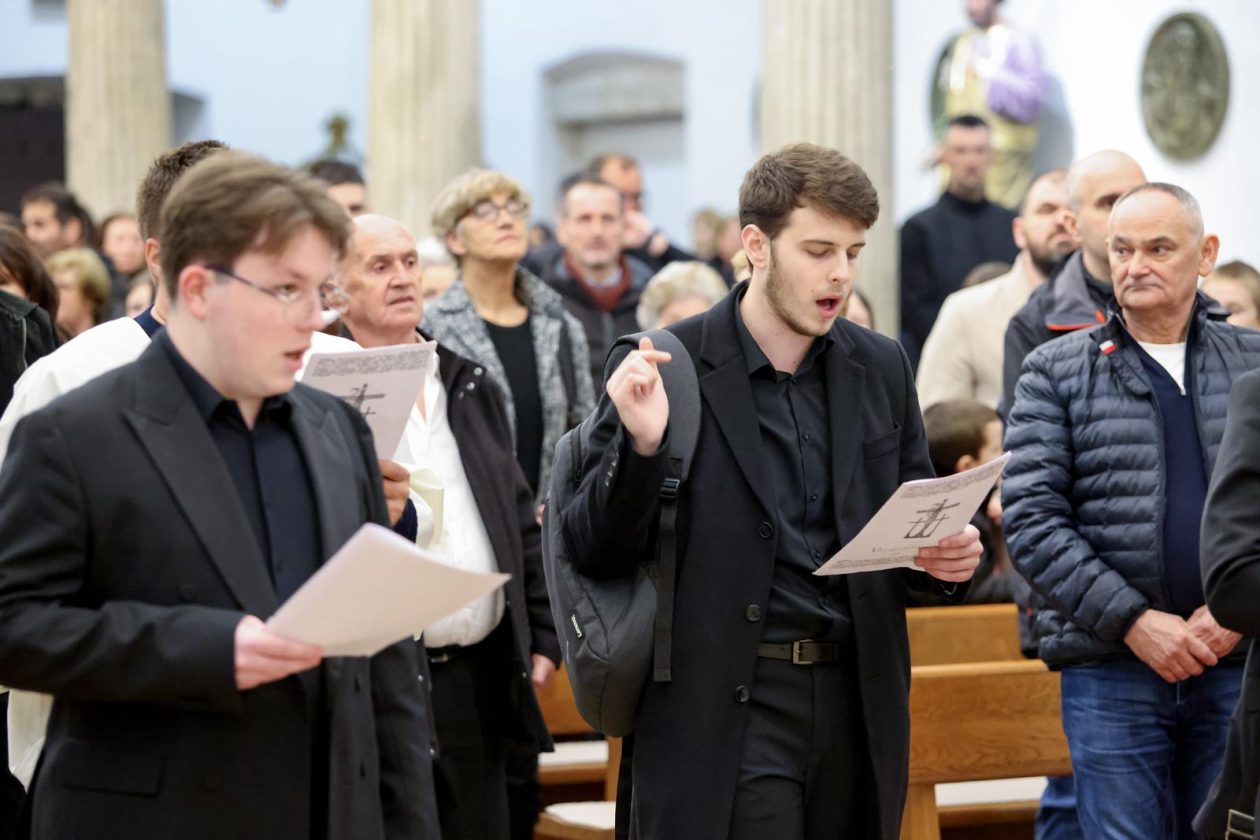Zadar: Služba Muke Gospodnje u katedrali Sv. Stošije