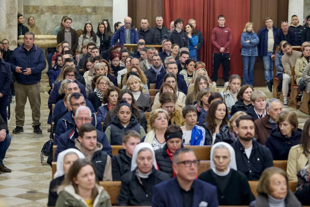 Zadar: Služba Muke Gospodnje u katedrali Sv. Stošije