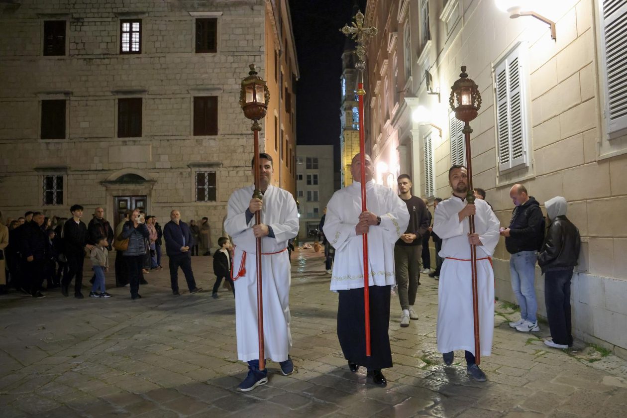 Zadar: Služba Muke Gospodnje u katedrali Sv. Stošije