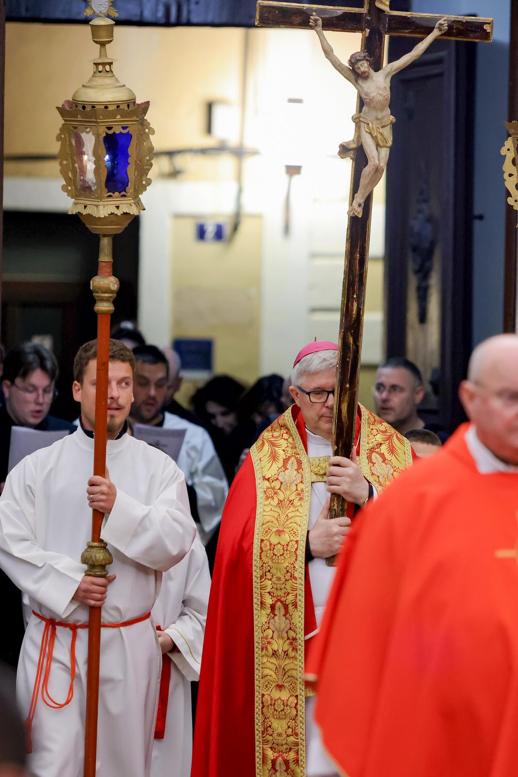 Zadar: Služba Muke Gospodnje u katedrali Sv. Stošije