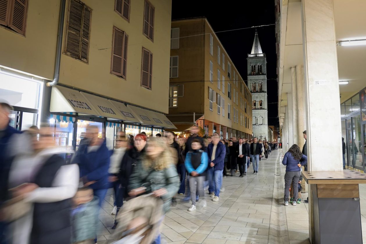 Zadar: Služba Muke Gospodnje u katedrali Sv. Stošije