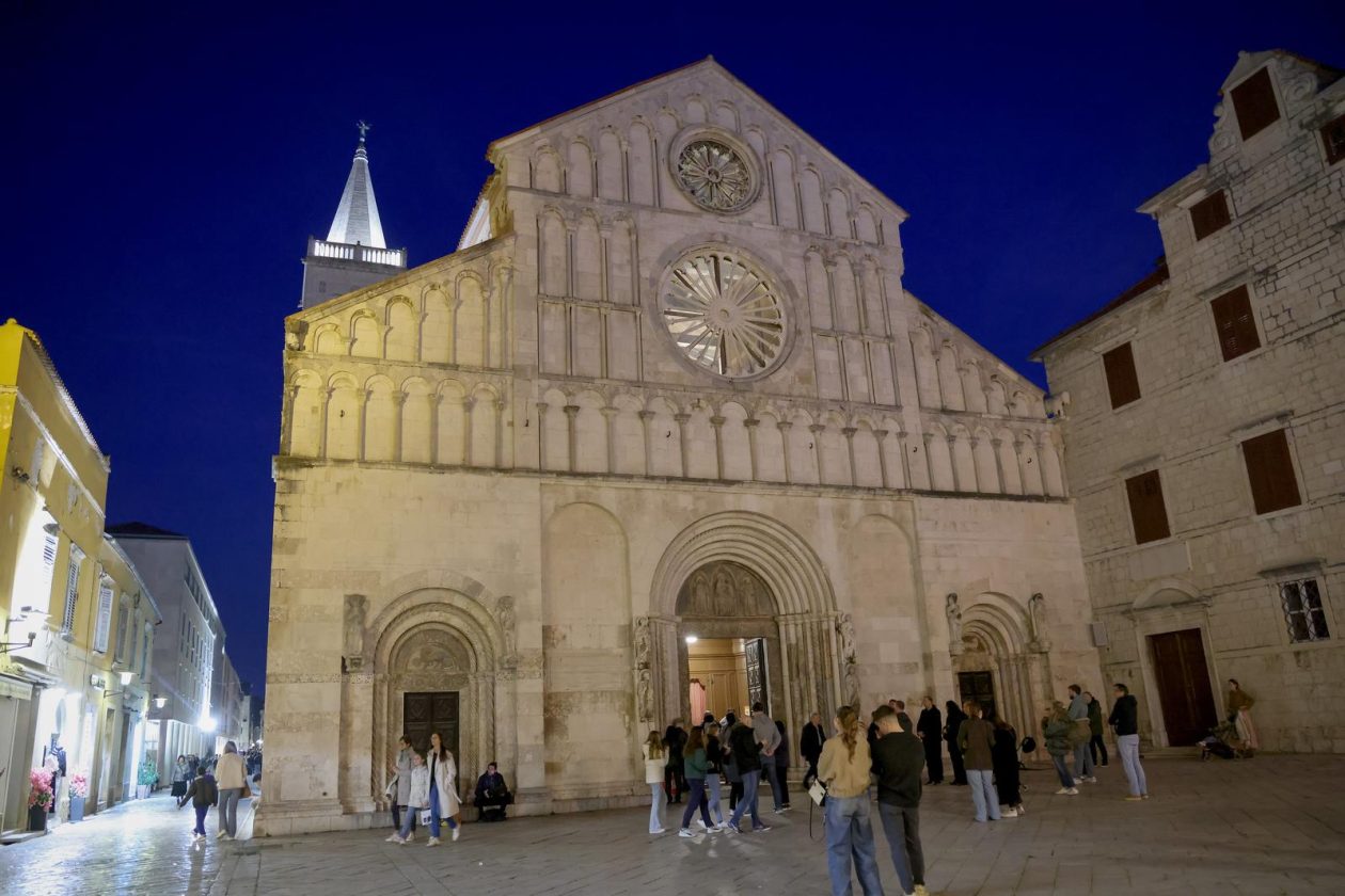 Zadar: Služba Muke Gospodnje u katedrali Sv. Stošije