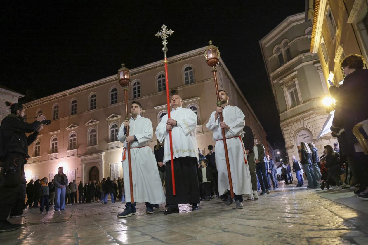Zadar: Služba Muke Gospodnje u katedrali Sv. Stošije