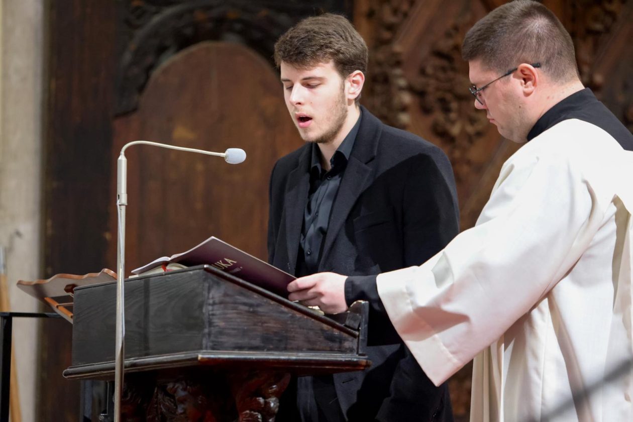 Zadar: Služba Muke Gospodnje u katedrali Sv. Stošije