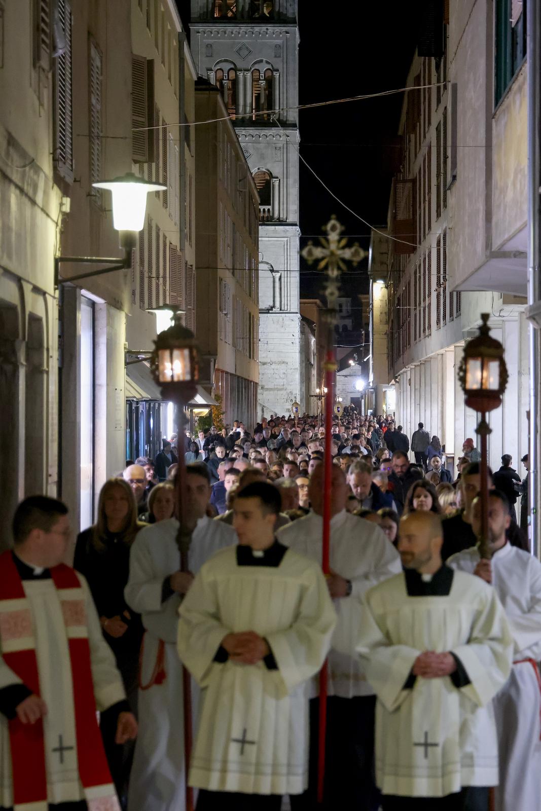 Zadar: Služba Muke Gospodnje u katedrali Sv. Stošije
