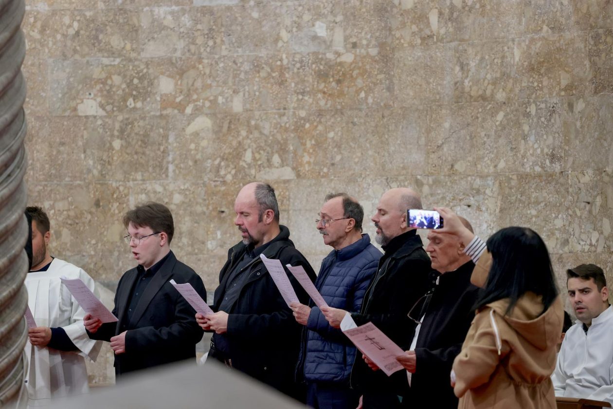 Zadar: Služba Muke Gospodnje u katedrali Sv. Stošije
