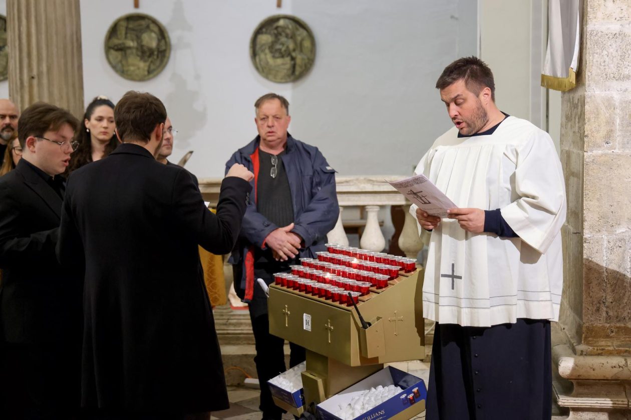 Zadar: Služba Muke Gospodnje u katedrali Sv. Stošije