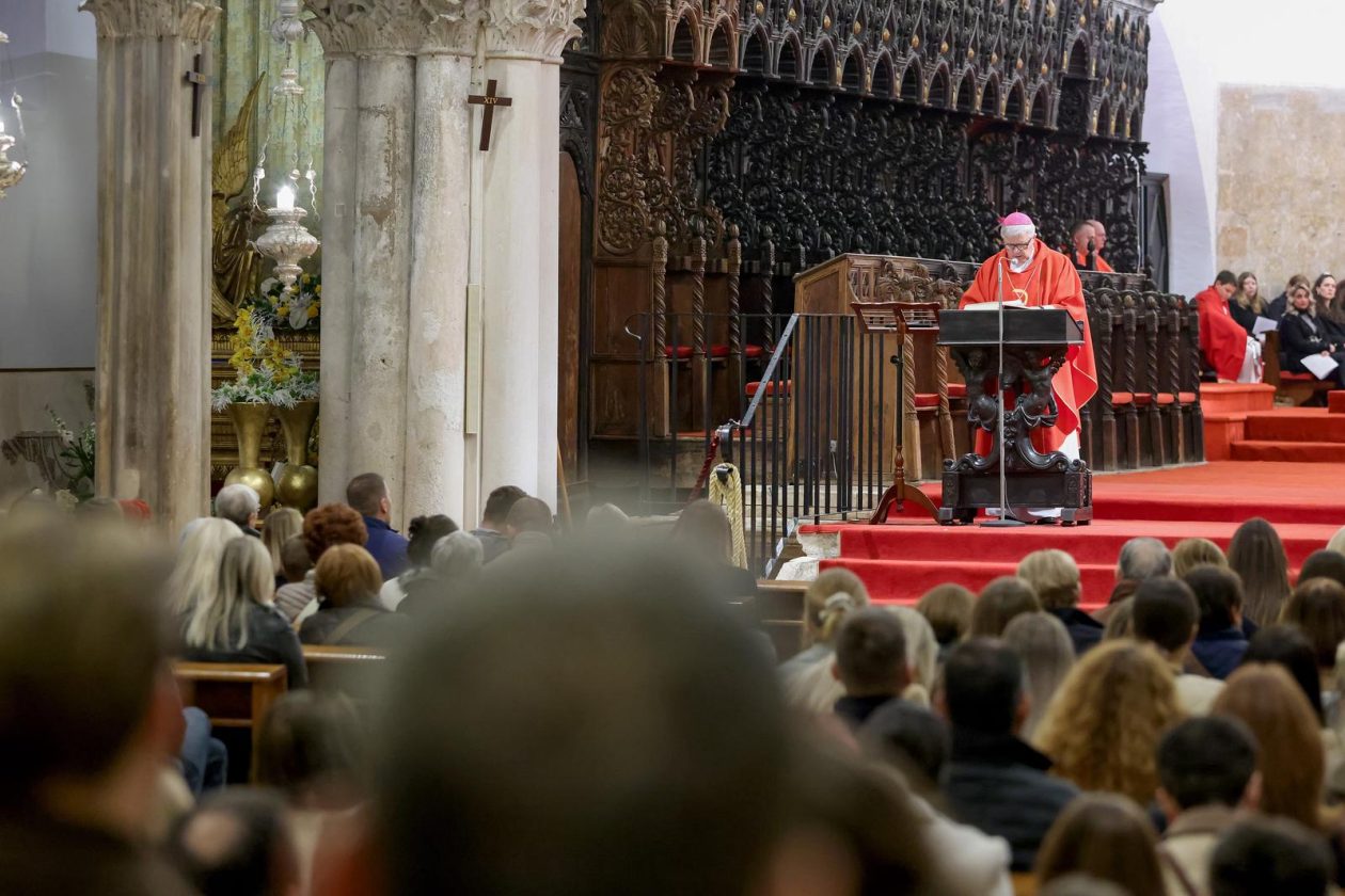 Zadar: Služba Muke Gospodnje u katedrali Sv. Stošije